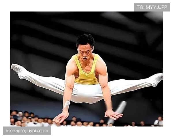 杨威退役后这身材管理也太狠了，体操老将私下居然天天五点起床练核心？